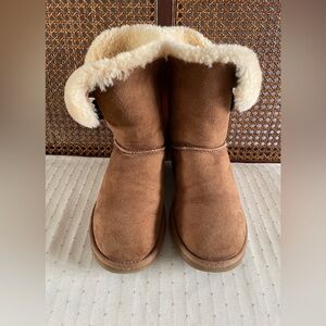 UGG Chestnut Tan Sheepskin Boots, Bailey Button, Size 8 Women’s